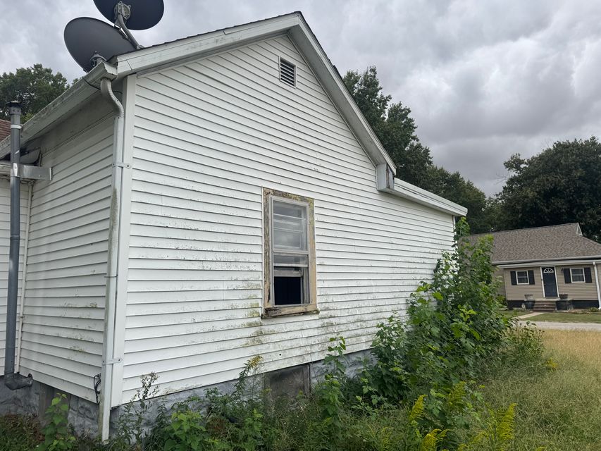 524 Albert St: photo 3