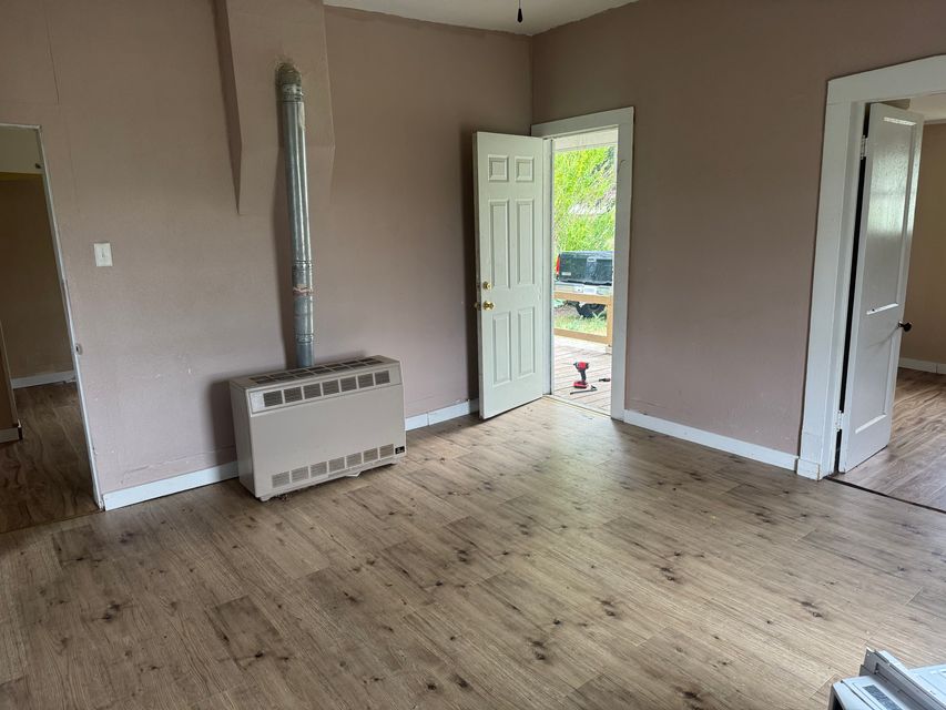524 Albert St: photo 6