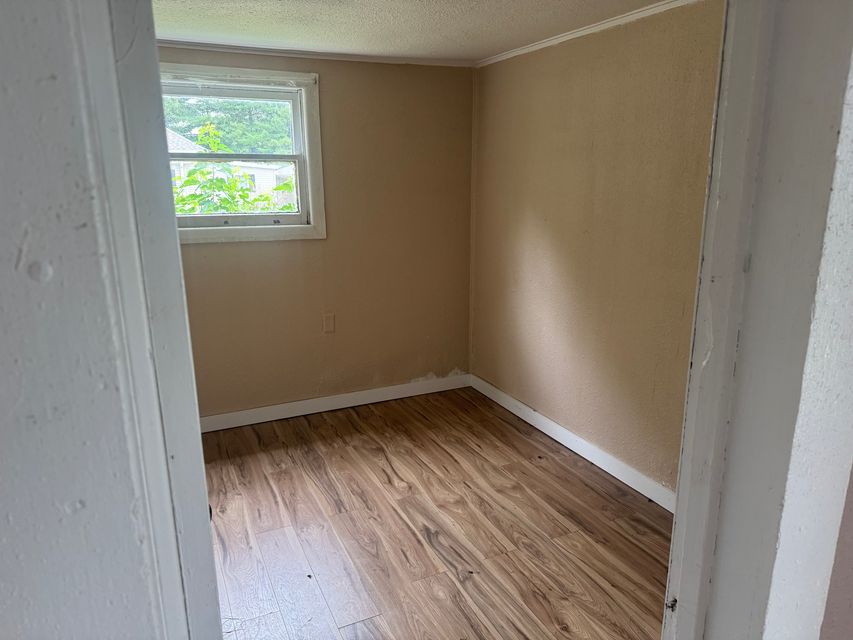 524 Albert St: photo 13