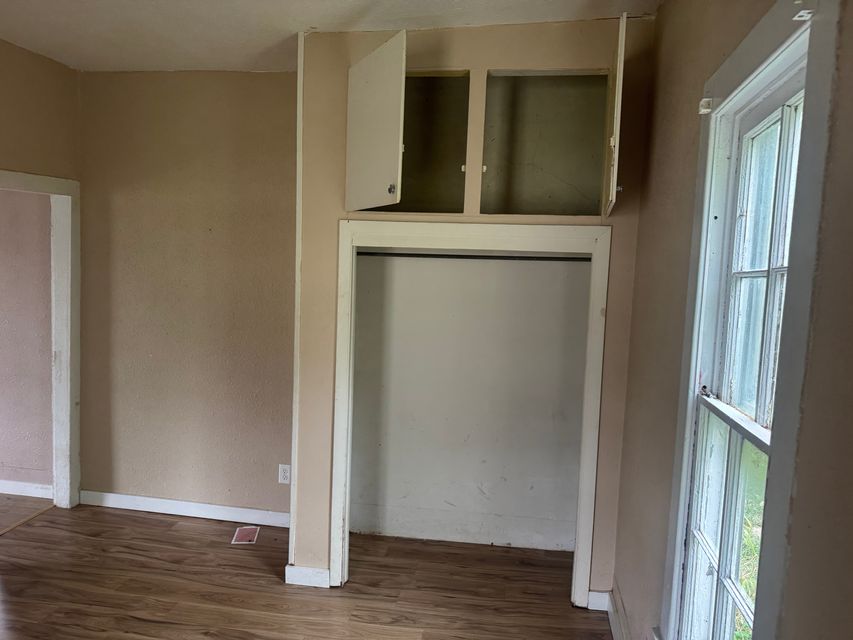 524 Albert St: photo 14