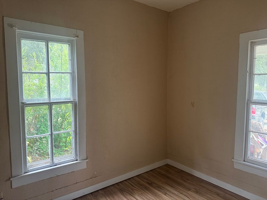 524 Albert St: photo 12