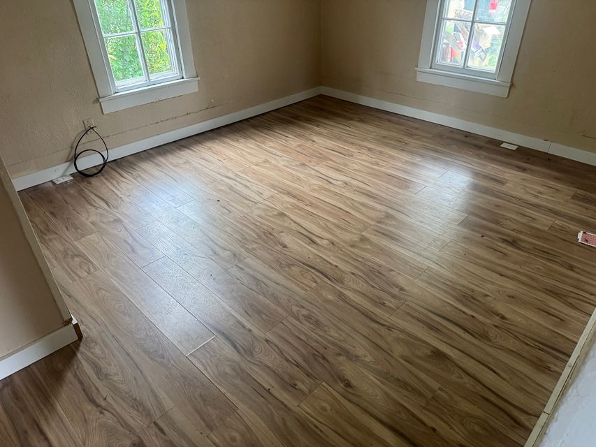 524 Albert St: photo 10