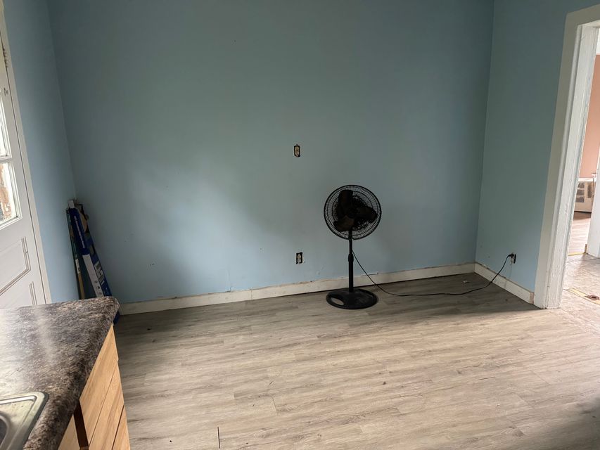 524 Albert St: photo 8