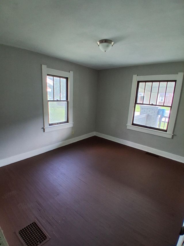 1444 E Clay St: photo 3