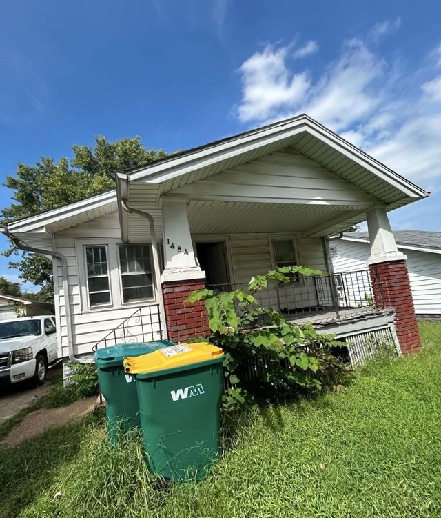 1484 E Moore St: main photo