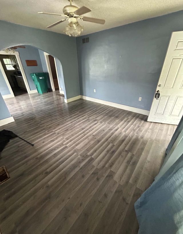 1484 E Moore St: photo 3