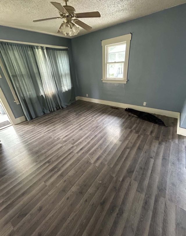 1484 E Moore St: photo 4