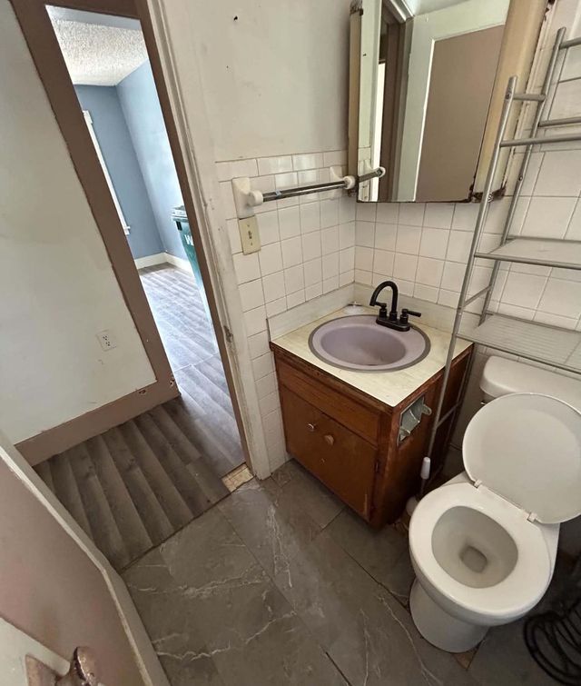 1484 E Moore St: photo 9