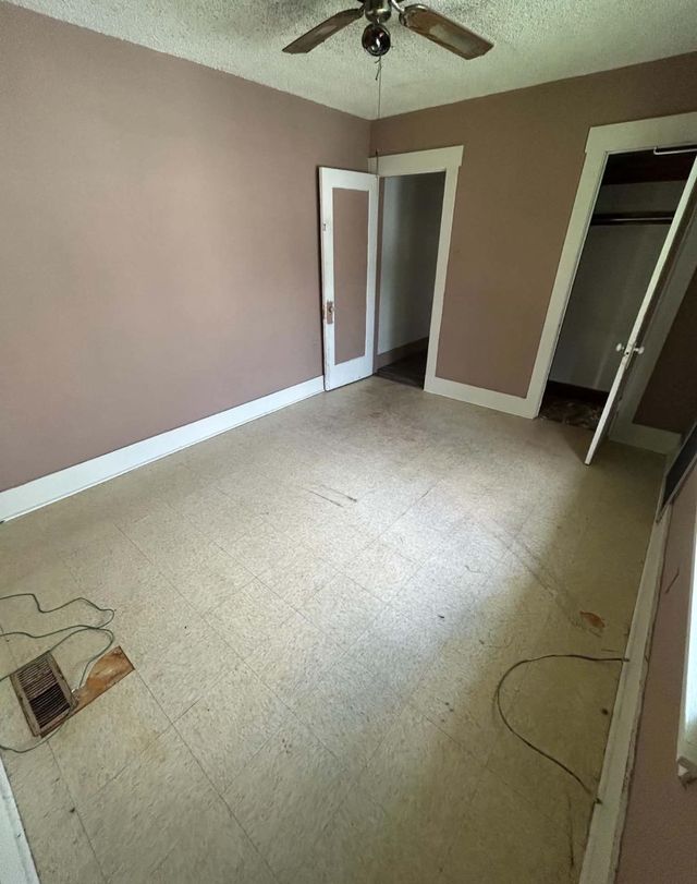1484 E Moore St: photo 8