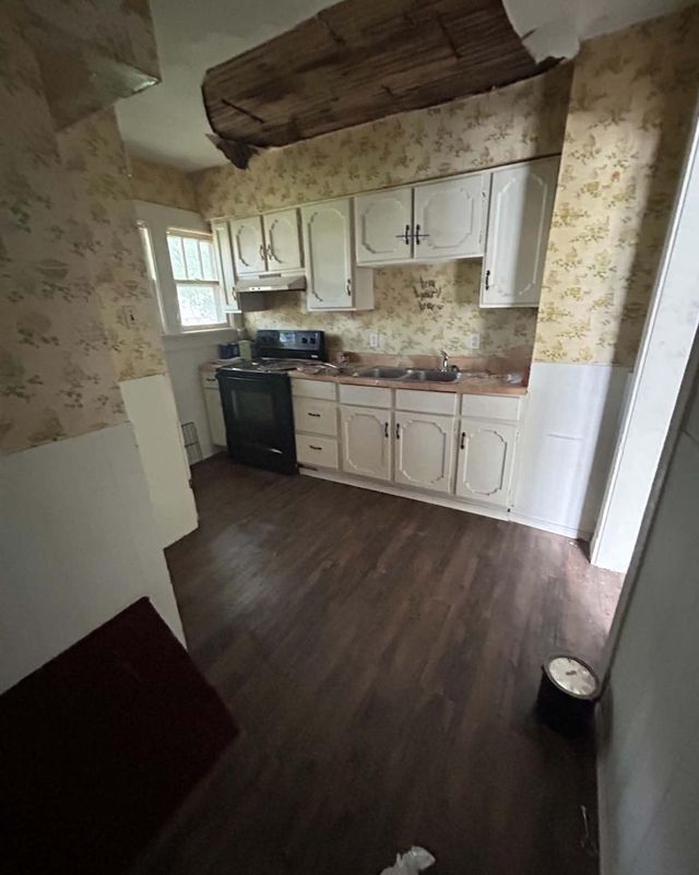 1484 E Moore St: photo 6