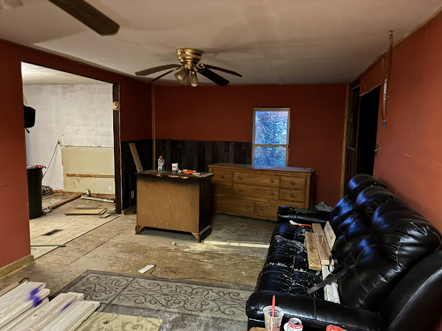 2416 Mary St: photo 3