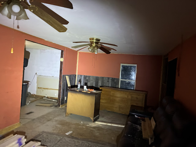 2416 Mary St: photo 2