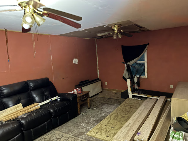 2416 Mary St: photo 4