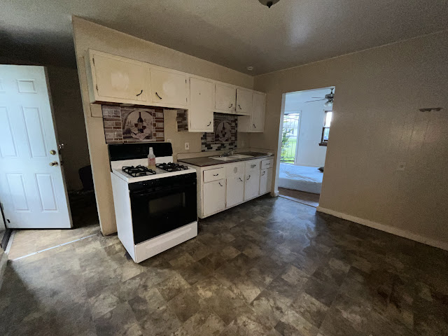 1322 Williams St: photo 7