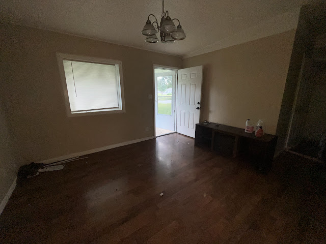 803 E 5th St: photo 4