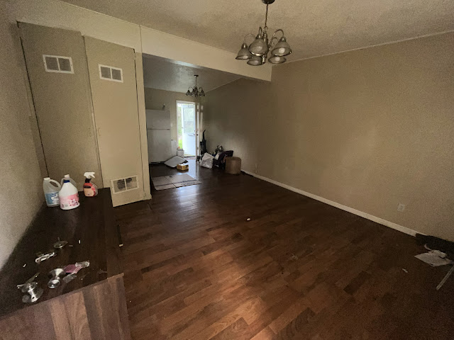 803 E 5th St: photo 3