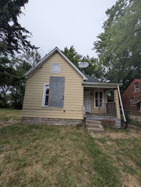 2113 W Howett St: photo 2