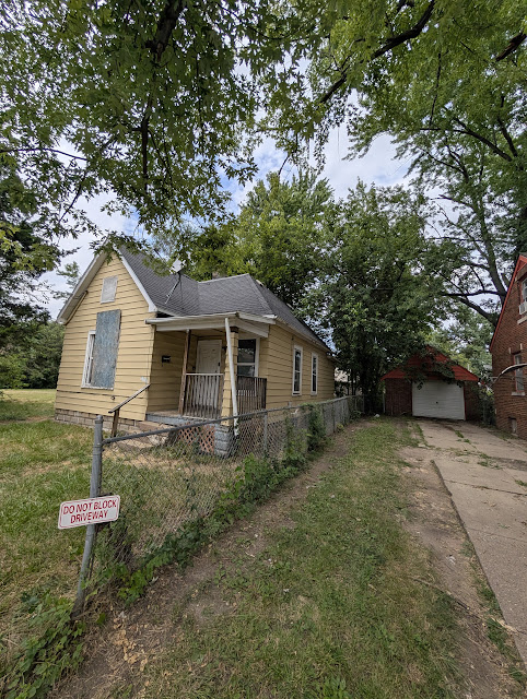 2113 W Howett St: photo 3
