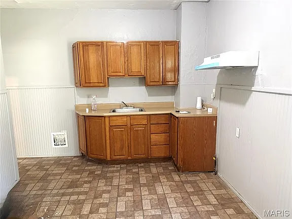 605 Fremont St: photo 4