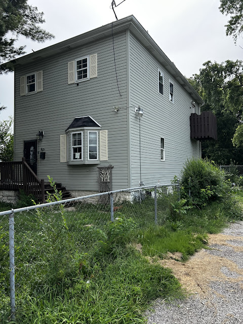 634 N 8th St: photo 2