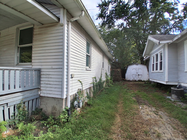 765 W Division St: photo 3