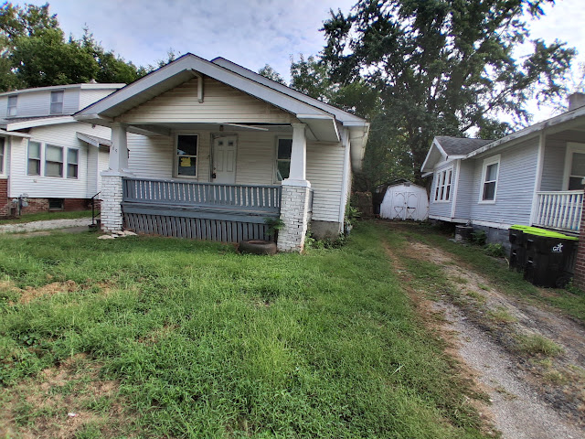 765 W Division St: photo 2
