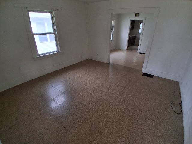 765 W Division St: photo 12