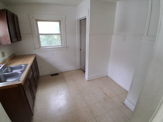 765 W Division St: photo 15