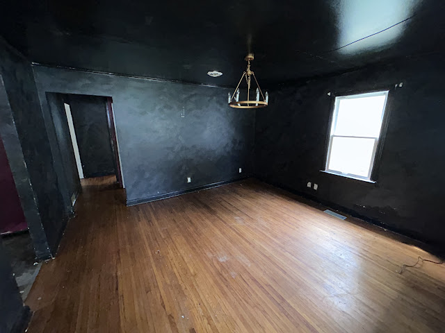 933 Elmhurst Ave: photo 2