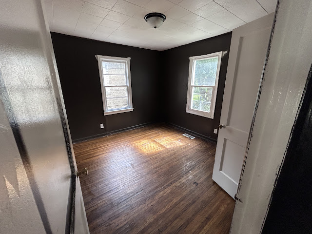 933 Elmhurst Ave: photo 5
