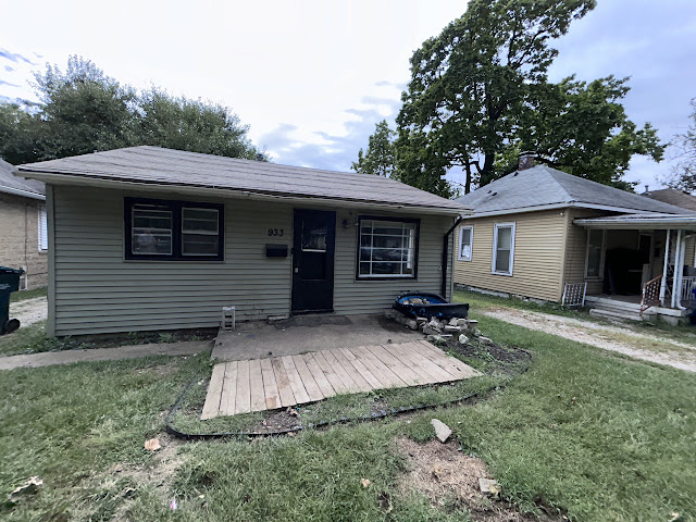 933 Elmhurst Ave: main photo