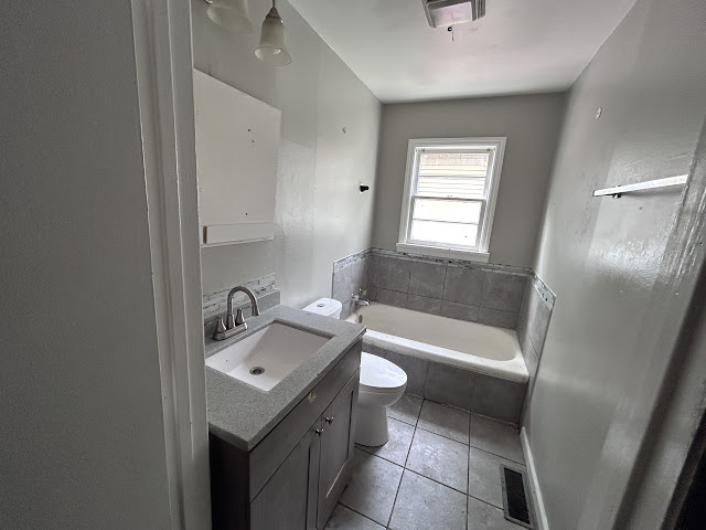 933 Elmhurst Ave: photo 6