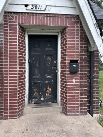 5811 Saloma Ave: photo 3