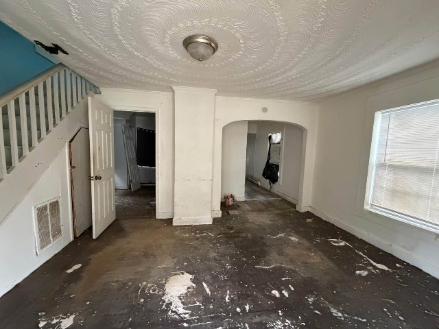 77 Manly St: photo 2