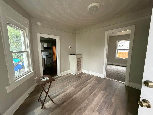 1120 35th St: photo 2