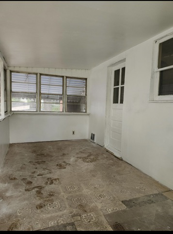 567 Glorose Dr: photo 15