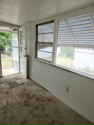 567 Glorose Dr: photo 14
