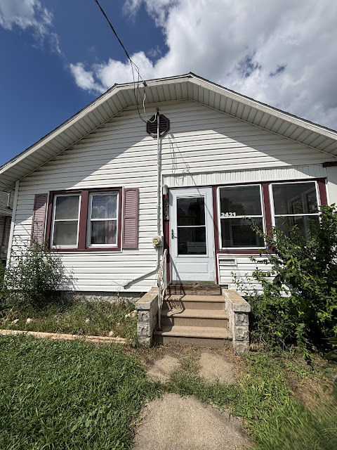 2421 W Lincoln: photo 2