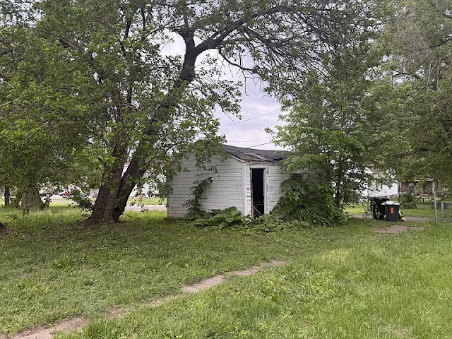1829 W Butler St: photo 91