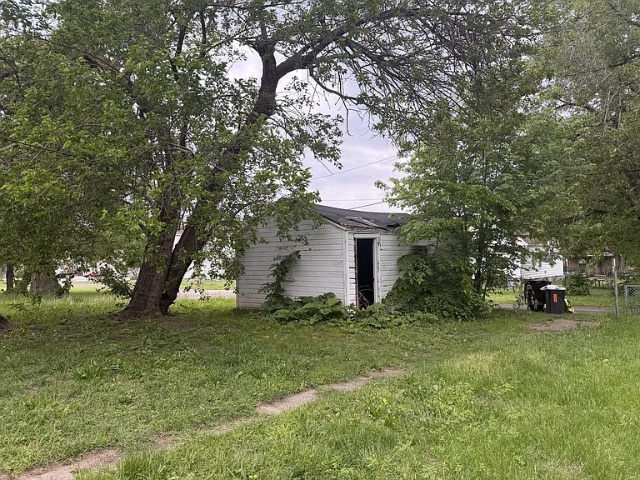 1829 W Butler St: photo 26