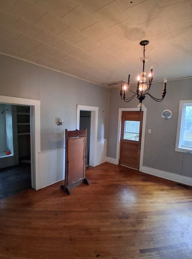 718 Harrison St: photo 3