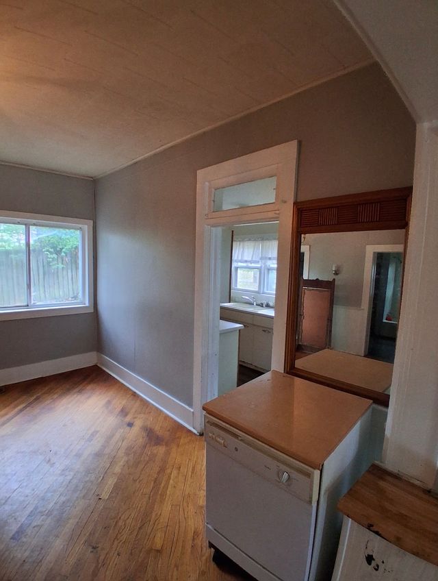 718 Harrison St: photo 5