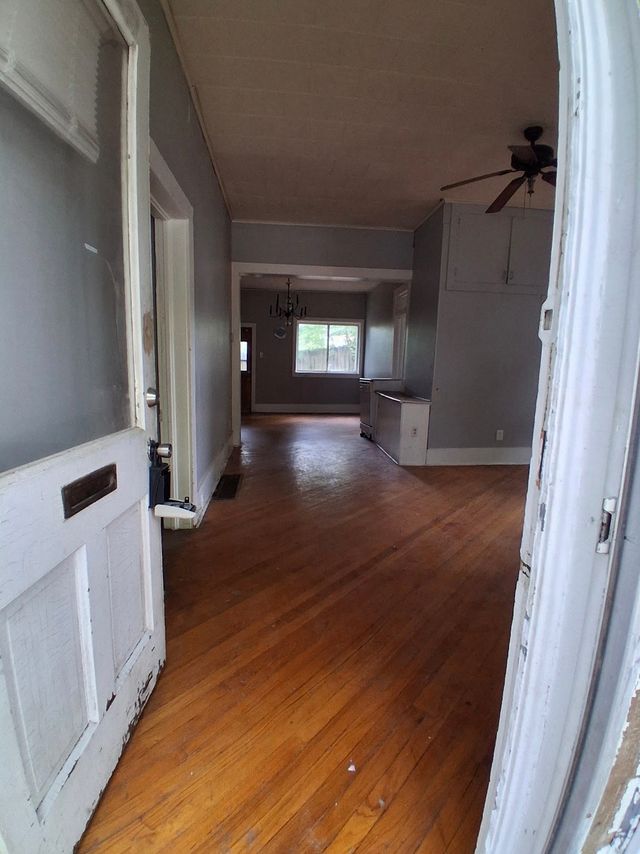 718 Harrison St: photo 2