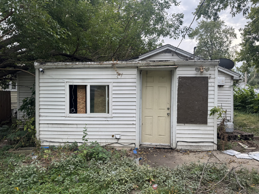 1528 E Lawrence St: main photo