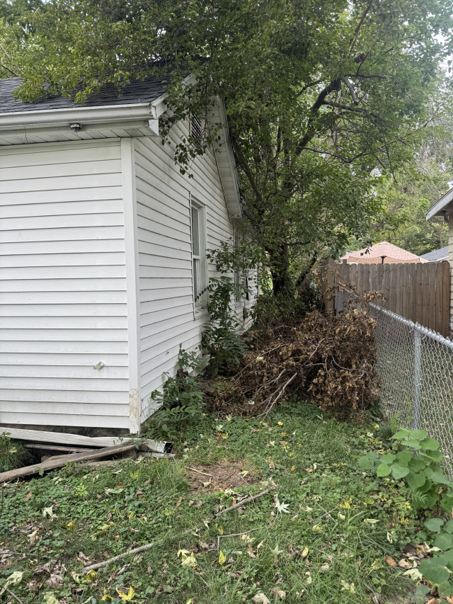 1528 E Lawrence St: photo 3