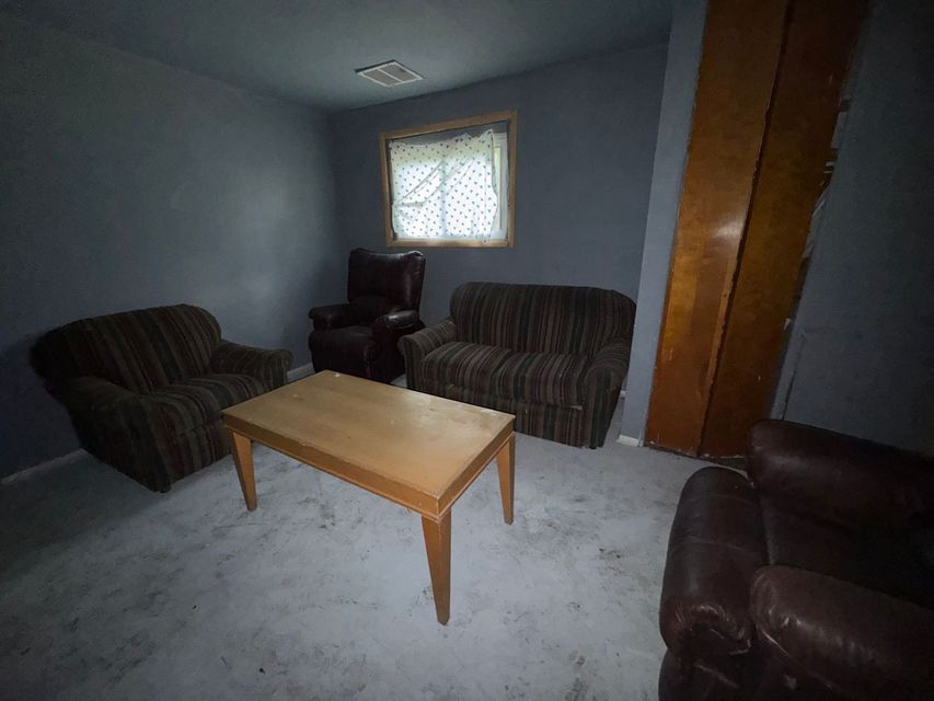 15344 Blackstone St: photo 5