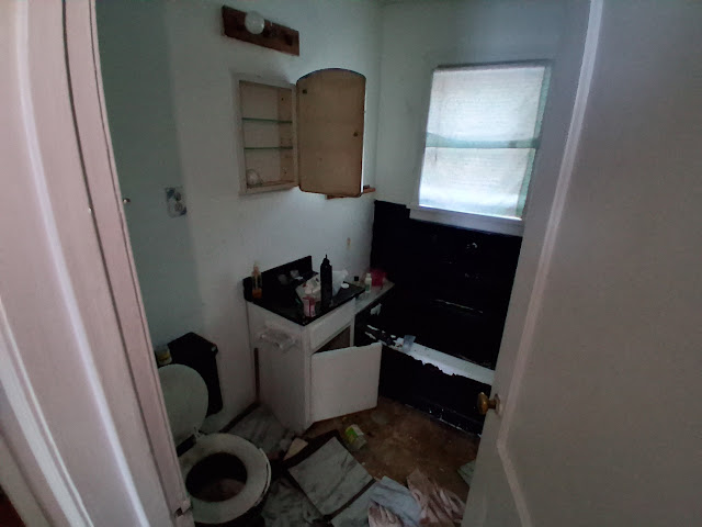 1645 E Walnut St: photo 12