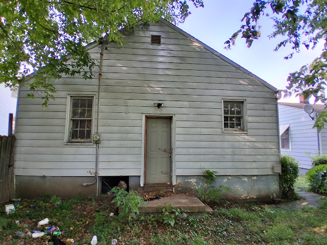 1645 E Walnut St: photo 2