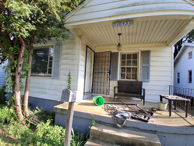 1645 E Walnut St: photo 3