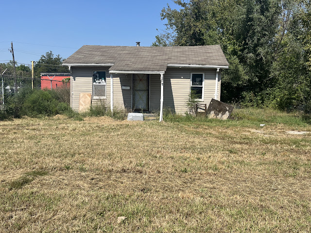 5807 Forest Blvd: photo 2